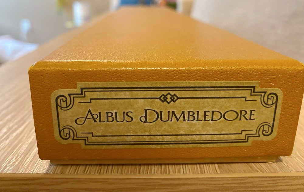 Harry Potter Albus Dumbledore Wand Fantastic Beasts Noble Collection WITH STAND