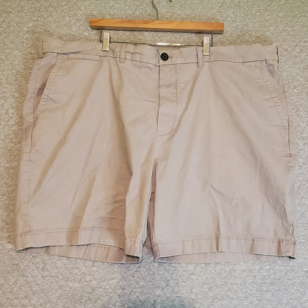 Tommy Hilfiger Men's Beige Flat Front Bermuda Shorts Size 52R