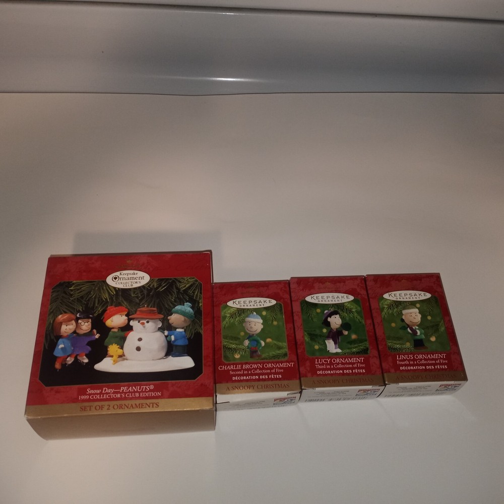1999 Hallmark Keepsake Peanuts Snow Day NIB with Charlie Brown Lucy Linus