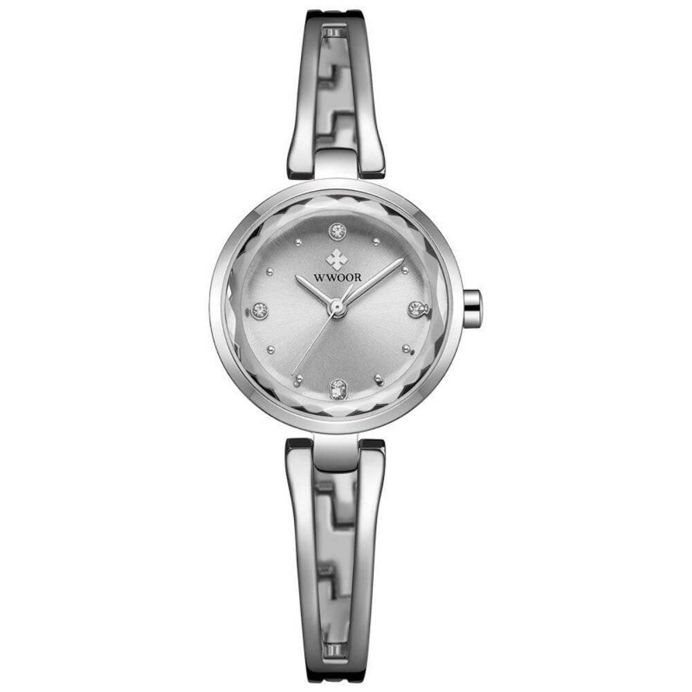 Elegant Women's Quartz Watch with Metal Chain and Diamond Accents