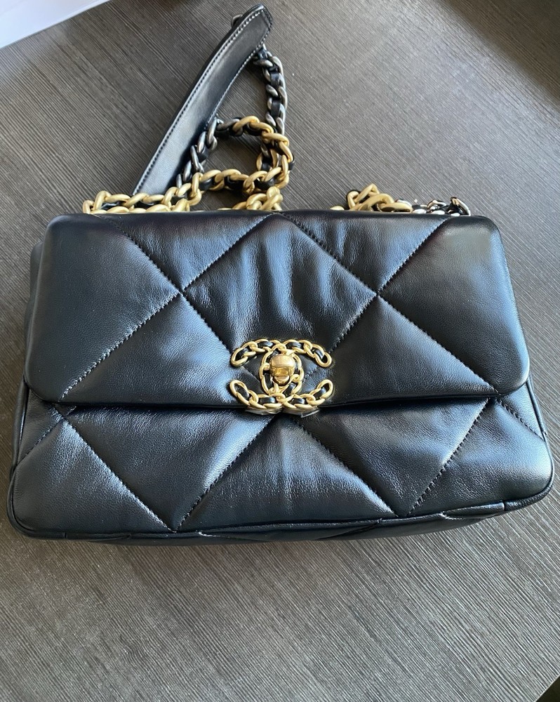 CHANEL Shiny Black Lambskin 19 Medium Flap Bag