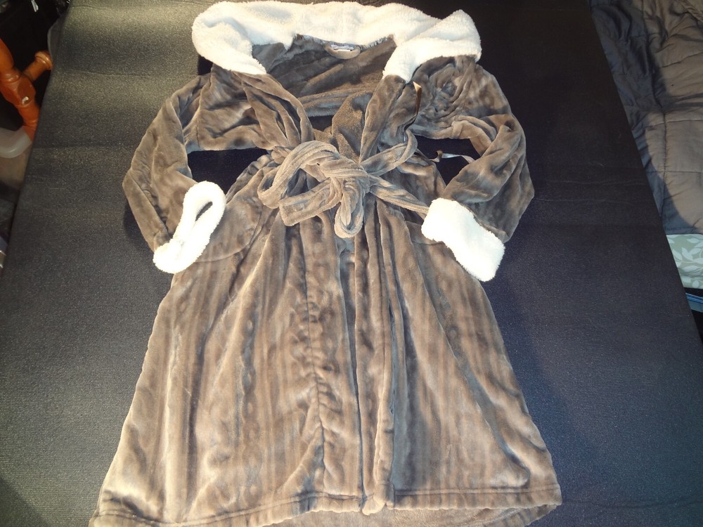 Liz Claiborne Soft Gray M Plush Bathrobe with Belt Mini Pockets Collar