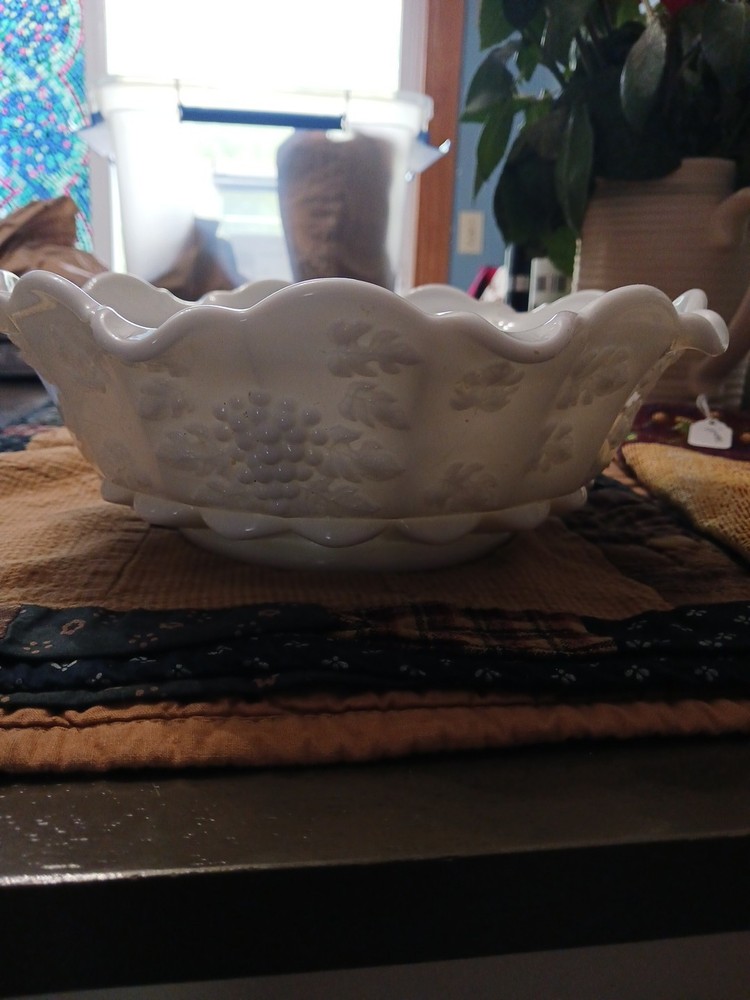 Vintage Westmoreland Grape Leaf Bowl Large No Chips Excellent Condition