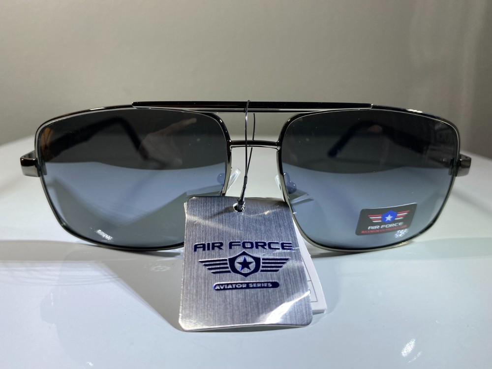 Men's aviation sunglasses with metallic wire frame & smoke black lenses