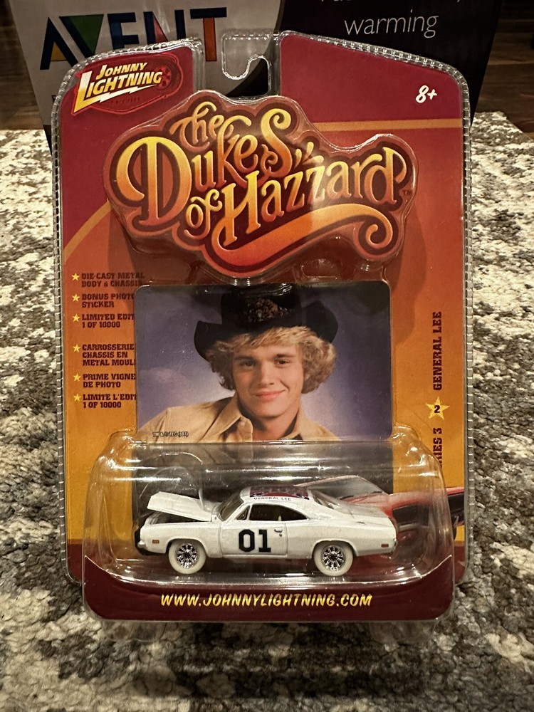 Johnny White Lightning General Lee 1969 Dodge Charger R3 Dukes of Hazzard Collectible