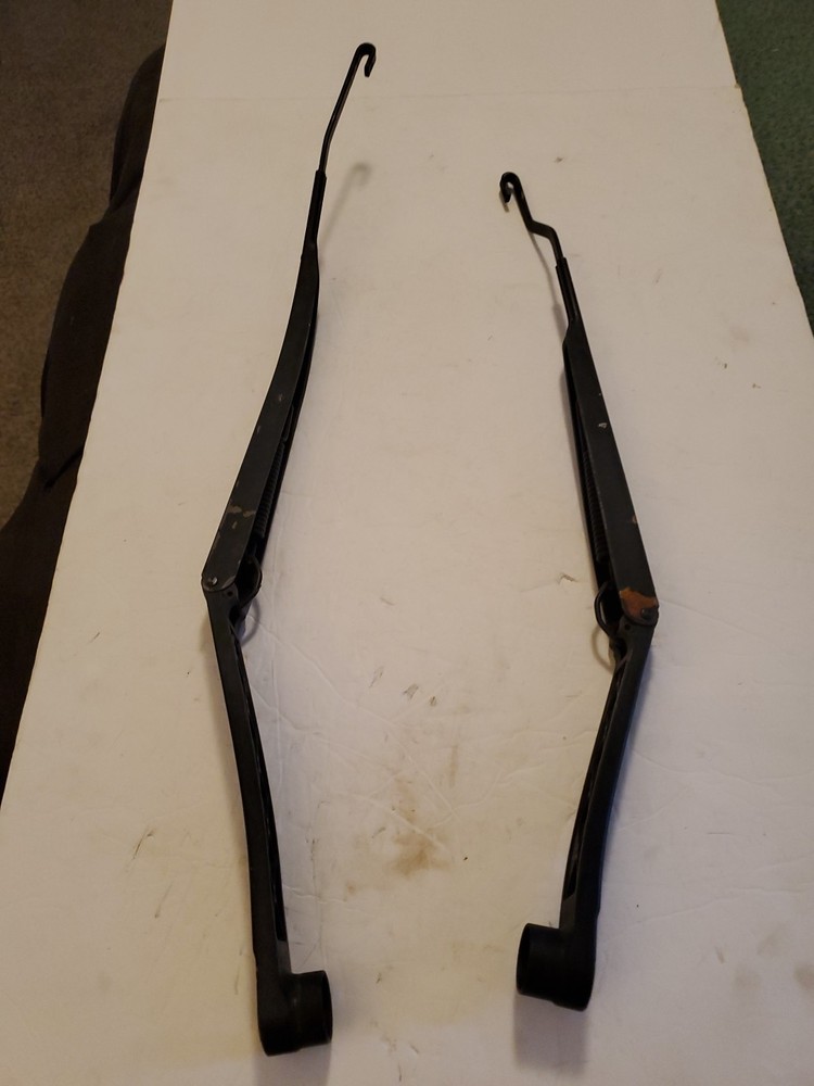 2006-2010 Hyundai Sonata OEM Lefy & RIGHT windshield wiper arms OEM
