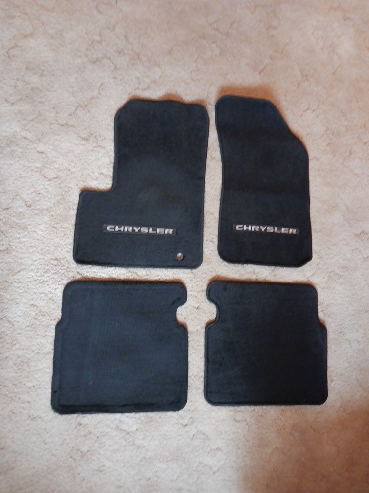 OEM 2007-10 Chrysler Sebring Floor Mat Set - 1 Mat Mis Matched