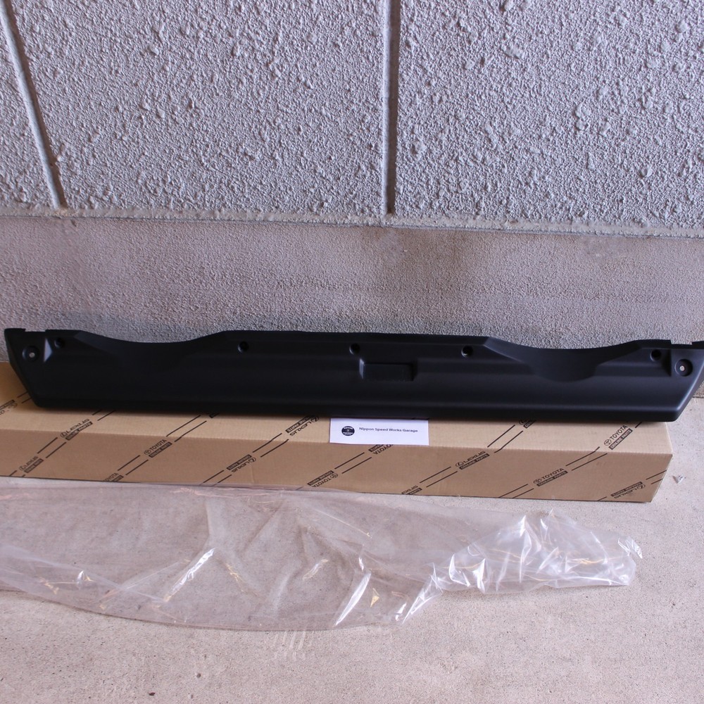 Toyota Genuine OEM LAND CRUISER 72-84 Upper Safety Dash Pad 55404-90301