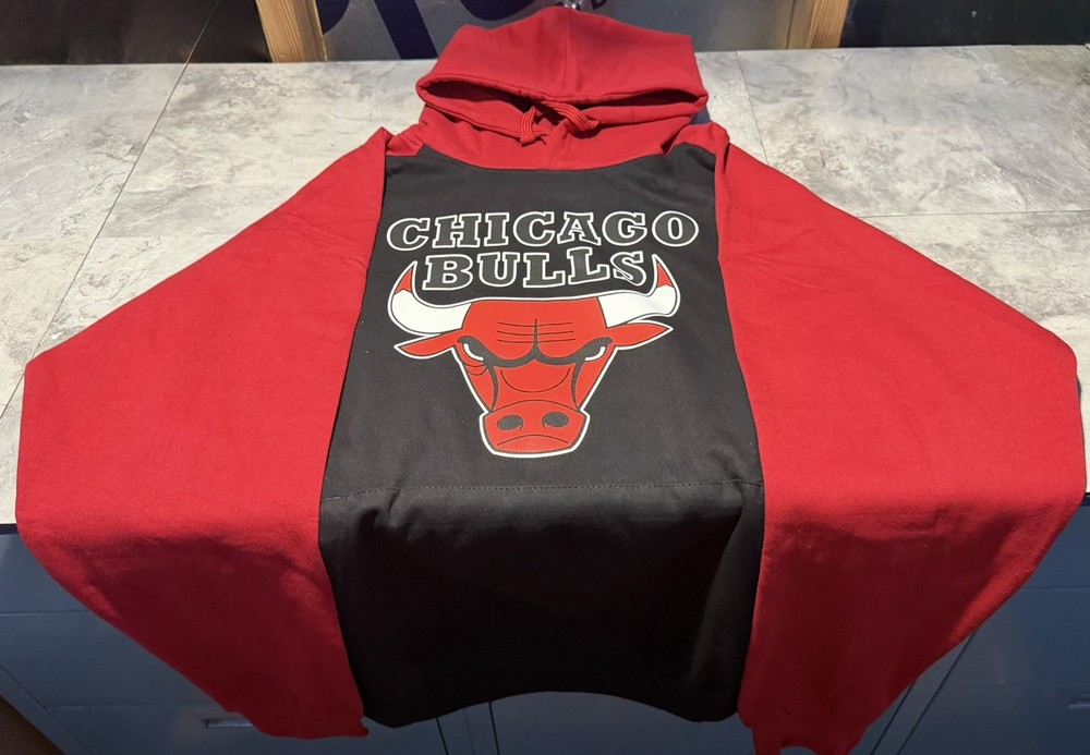 NWOT Large Chicago Bulls Black/Red Hoodie, Hoody. Michael Jordan Black Red Bulls