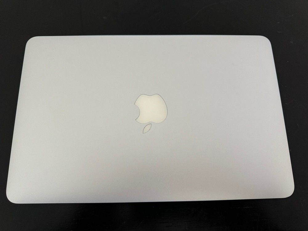 FOR PARTS - Apple MacBook Air  11” A1465 i5  4GB 128GB SSD - See Desc. No batt.