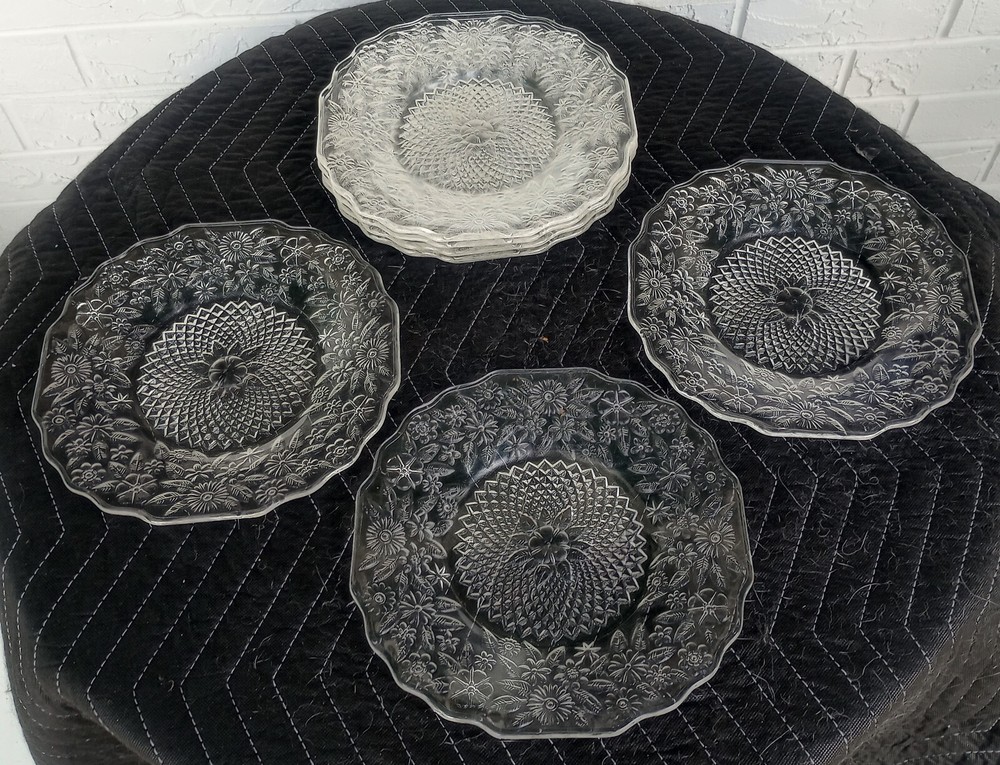 Set Of 8 Antique Pineapple & Floral Indiana Glass Salad 9 1/4 Inch Plates