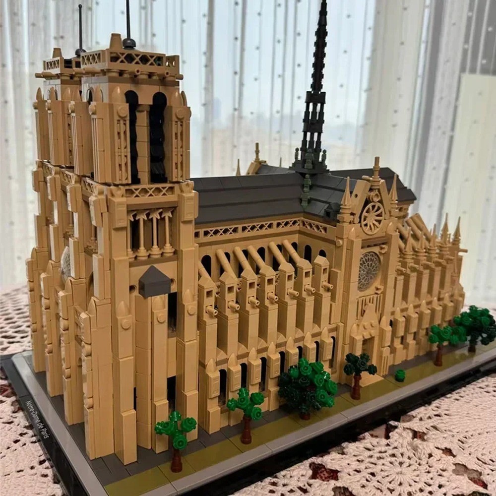 4,383-Piece Beige Architectural Building Set – Cathedral-Inspired City Landmark
