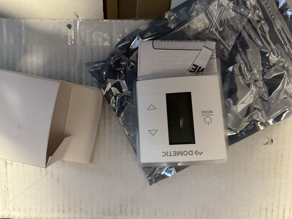 Dometic Single Control Kit Thermostat LCD Cool White 3316230.700