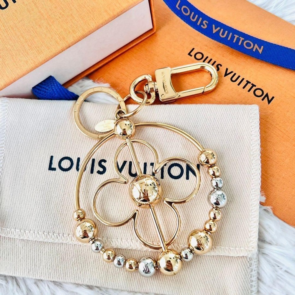 Authentic ✨Excellent Condition✨ Louis Vuitton Portecle Pearly Charm Flower