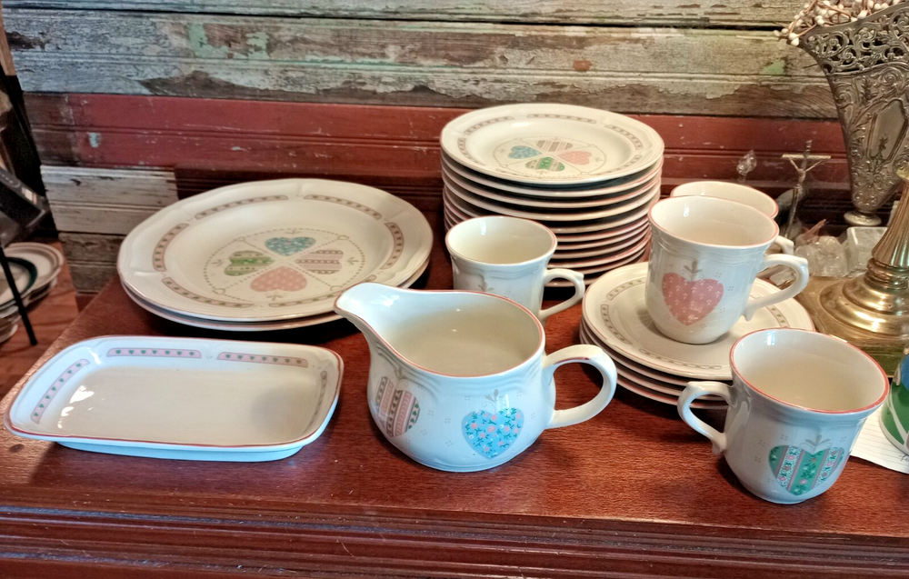 24 pc Vintage Tienshan Stoneware 