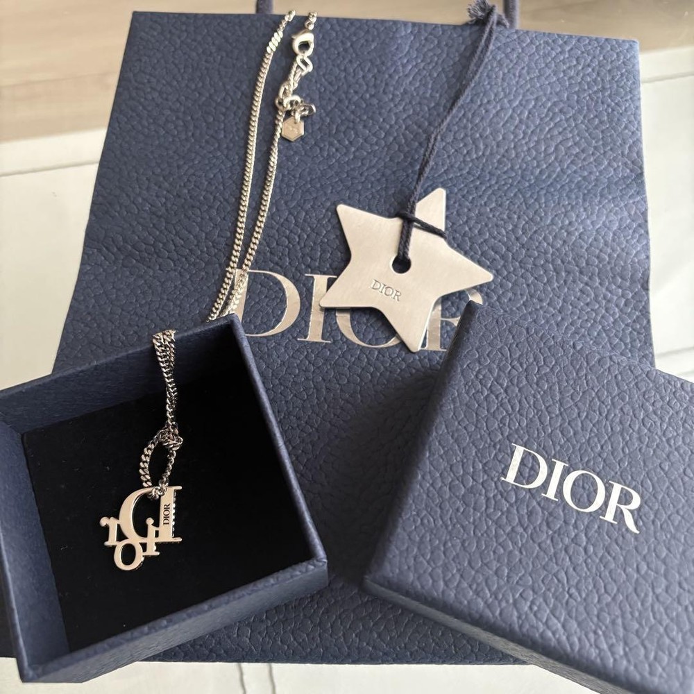Christian Dior Elegant Pendant Necklace for Women