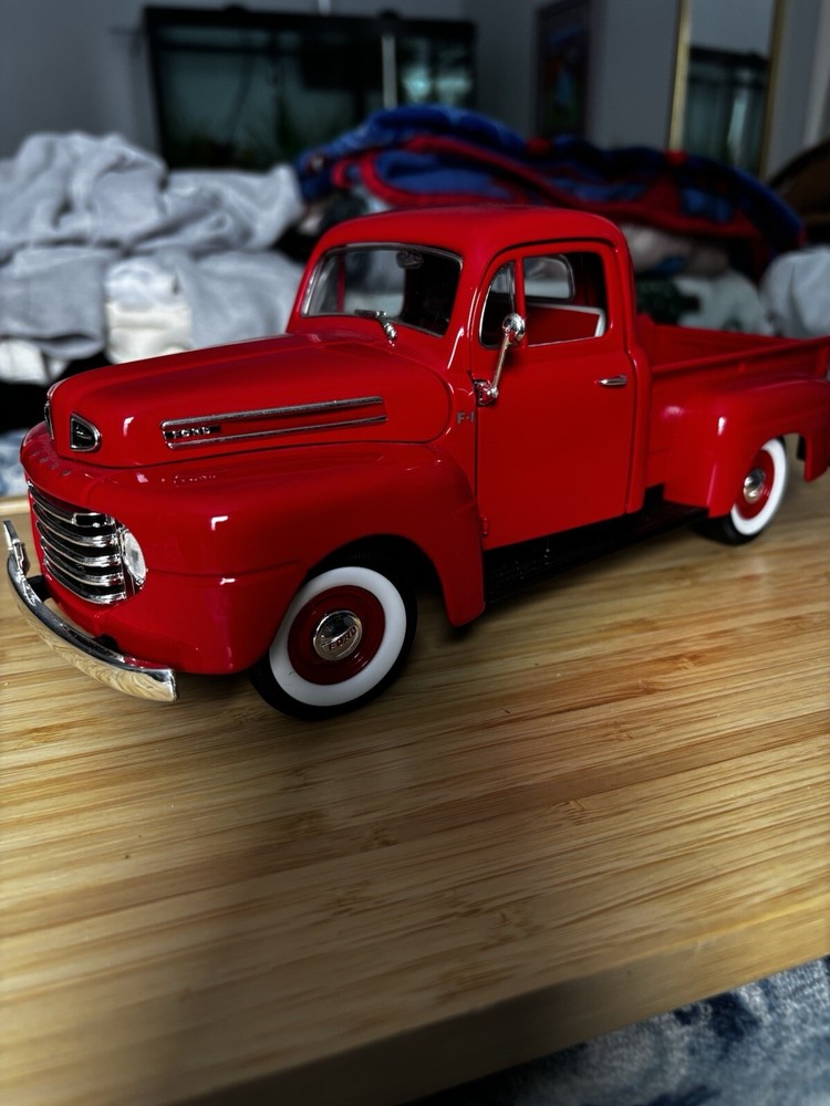 Road Signature 94212 1 43 Red 1948 Ford F1 Pickup Truck