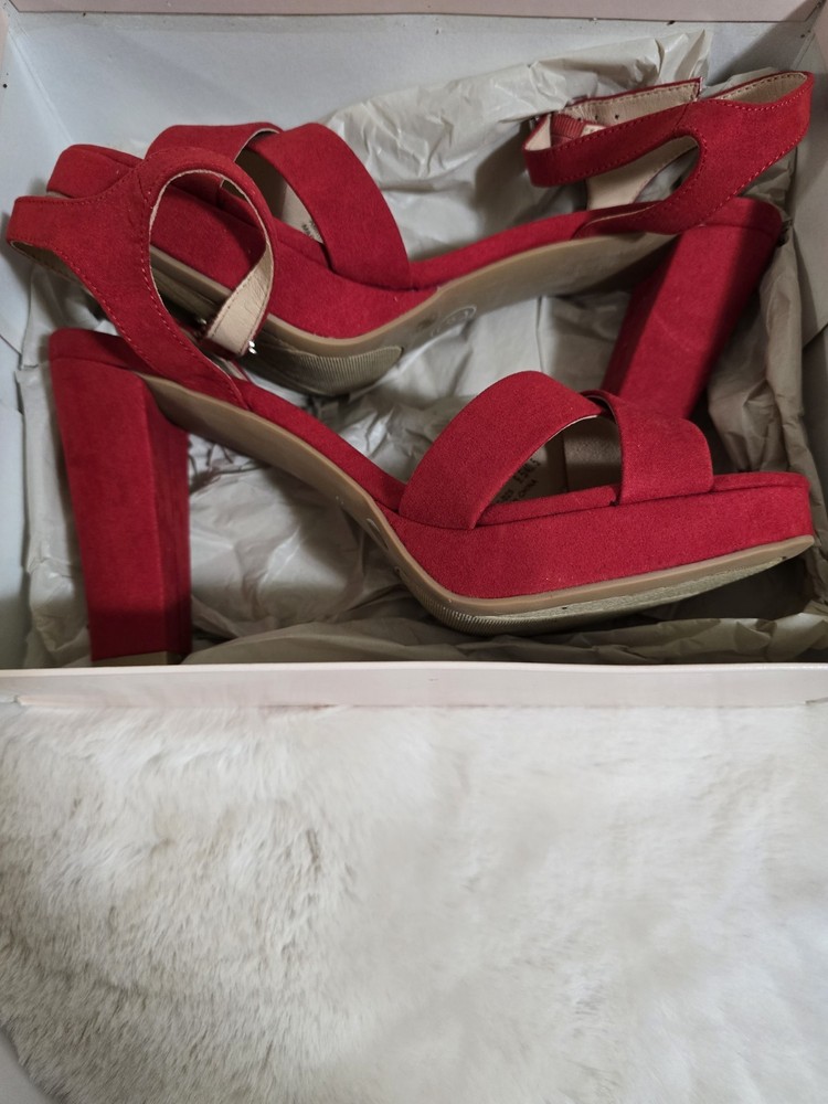 Chinese Laundry red suede sandals size 9.5 women's