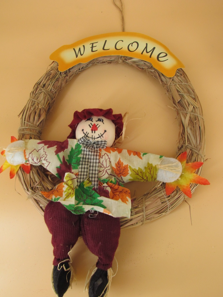 VTG Halloween Scarecrow Wreath for Spooky Front Door Decor ful of fun