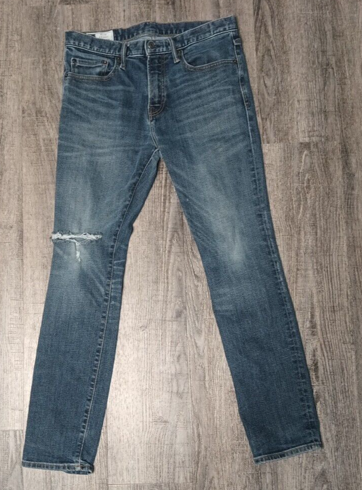 GAP Skinny Jeans Men's Size 31 X 30 Dark Wash Blue Denim Distressed Ripped