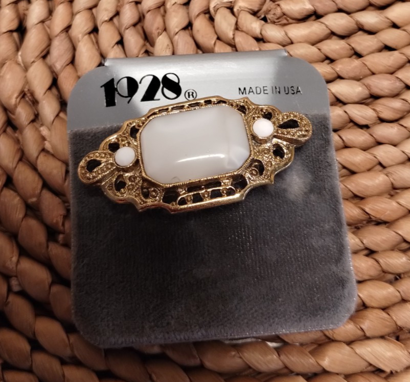 Vintage 1928 Brooch Pin Victorian Style Gold Tone Faux Moonstone 1.5