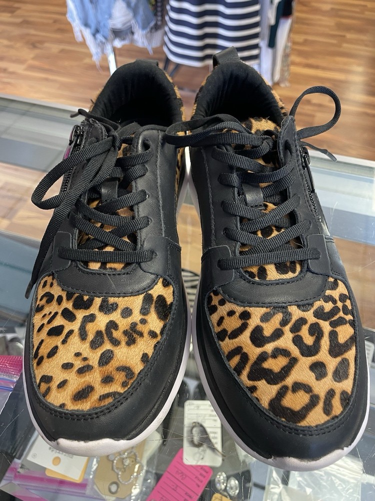 Vionic Women Size 7.5 Remi Walking Shoe Leopard Print Calf Hair  