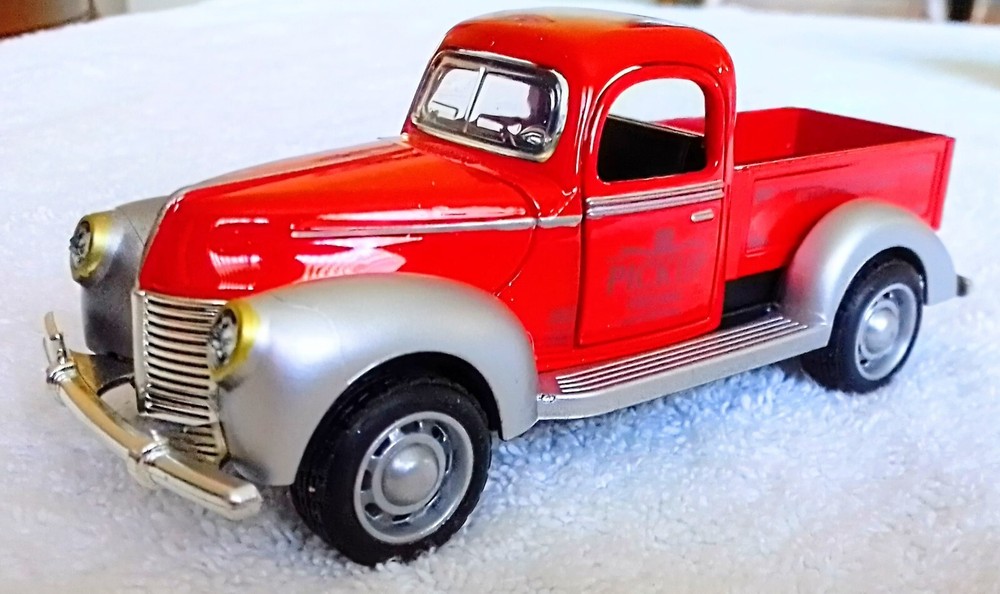 2024 Red Vintage PICKUP TRUCK 1:32 Diecast With Pull Back Power. Nice Details