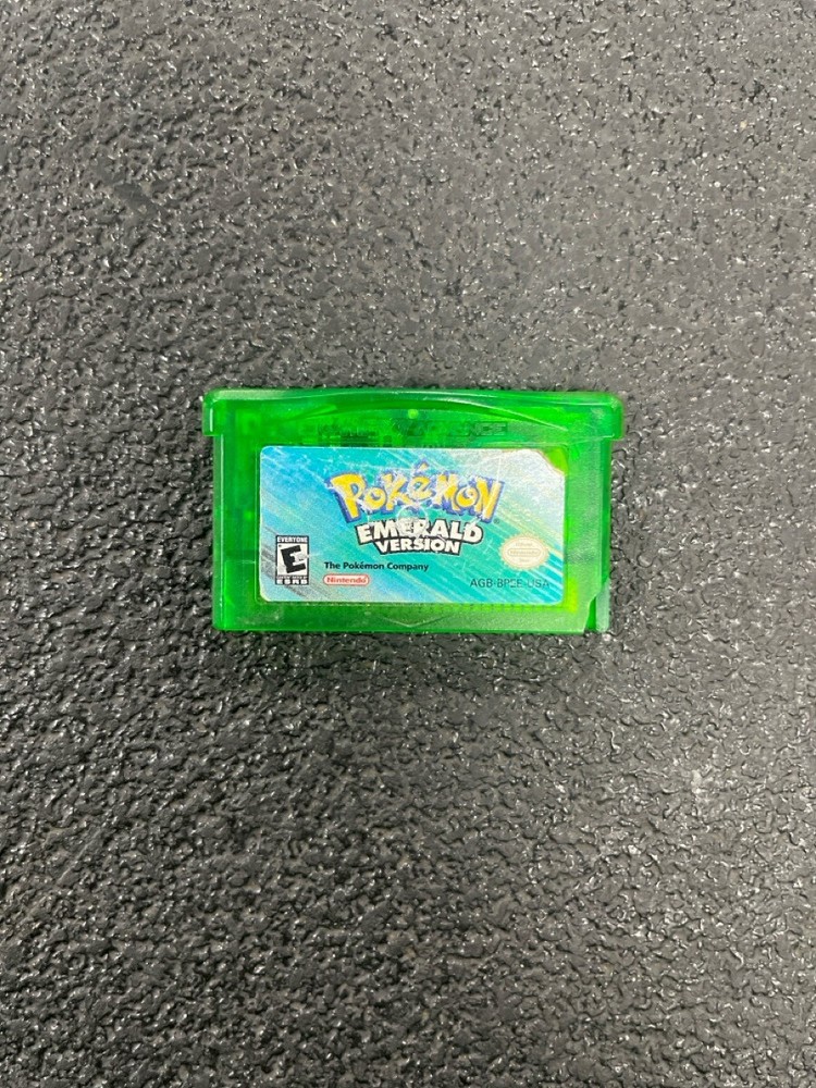 NINTENDO POKEMON EMERALD VERSION (P02017419)