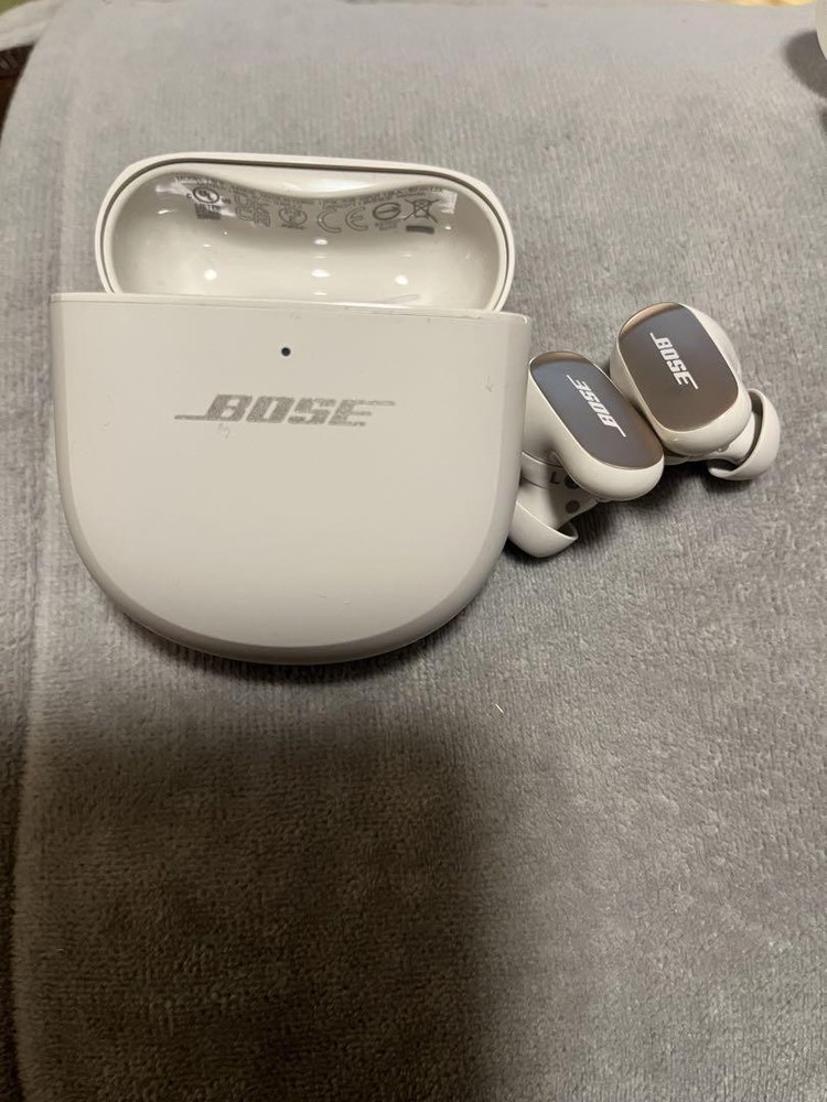 Bose QuietComfort Ultra Earbuds in Sleek White Smoke Finish