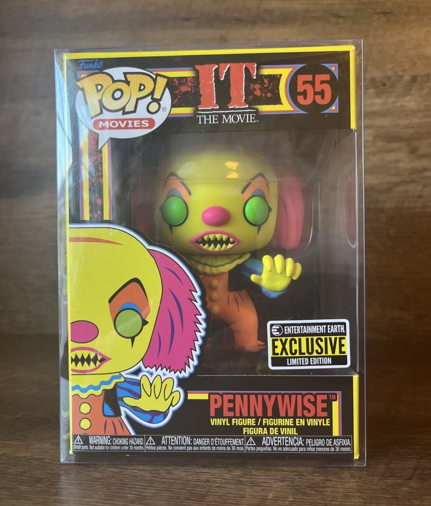 Funko Pop 55 IT The Movie PENNYWISE Blacklight Horror Exclusive With Protector