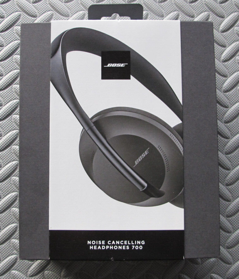 Bose 700 Wireless Noise Cancelling Over-Ear Headphones in Black