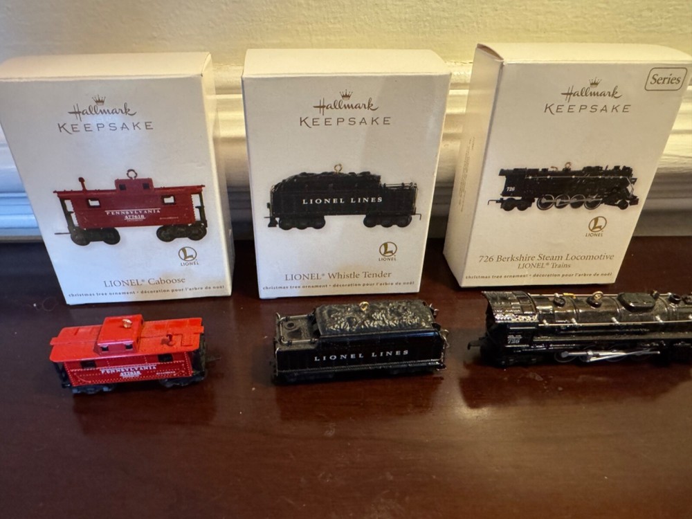 2011 Hallmark Lionel 726 Berkshire Steam Locomotive, Whistle Tender & Caboose