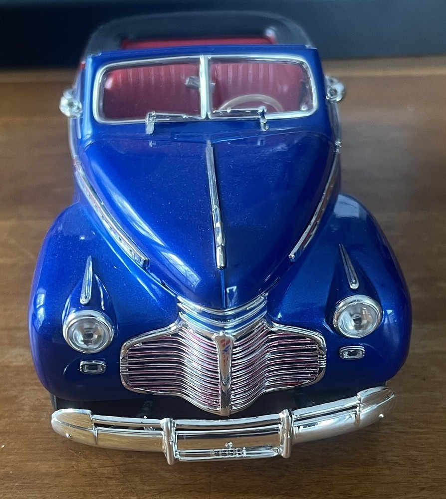 1941 CHEVROLET SPECIAL DELUXE CONVERTIBLE BLUE LOW RIDER 1/24 MODEL WELLY 22411
