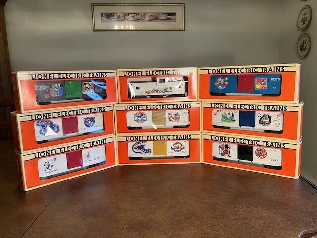 Disney set of 8 Hi-cube boxcars and entended vision caboose