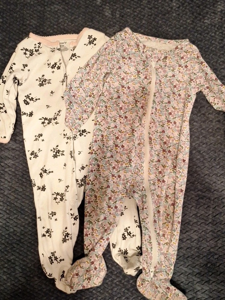 Lot Of 2 Baby Girls Sz 9 Months Sleepers/Pajamas Sets Carters Flowers Cozy