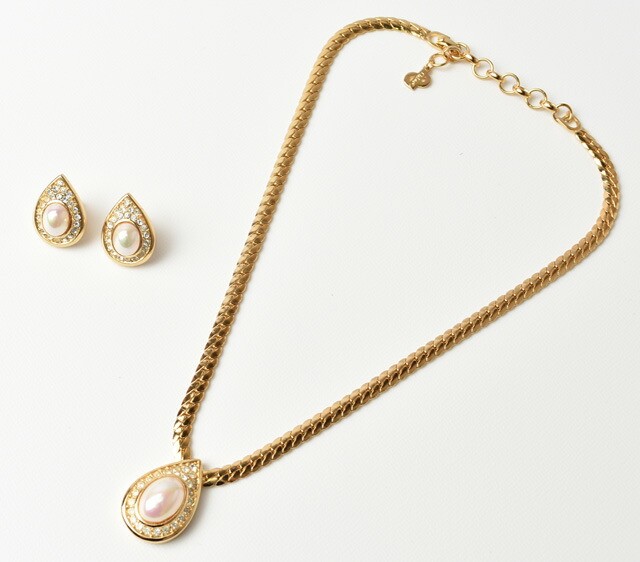 Vintage Christian Dior Y0716 Jewelry Set with Necklace & Earrings Pendant