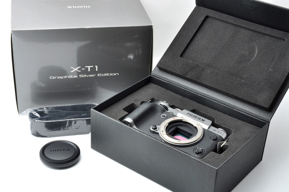 FUJIFILM X-T1 Graphite Silver Edition 16.3MP Mirrorless Camera in Mint Condition with Box