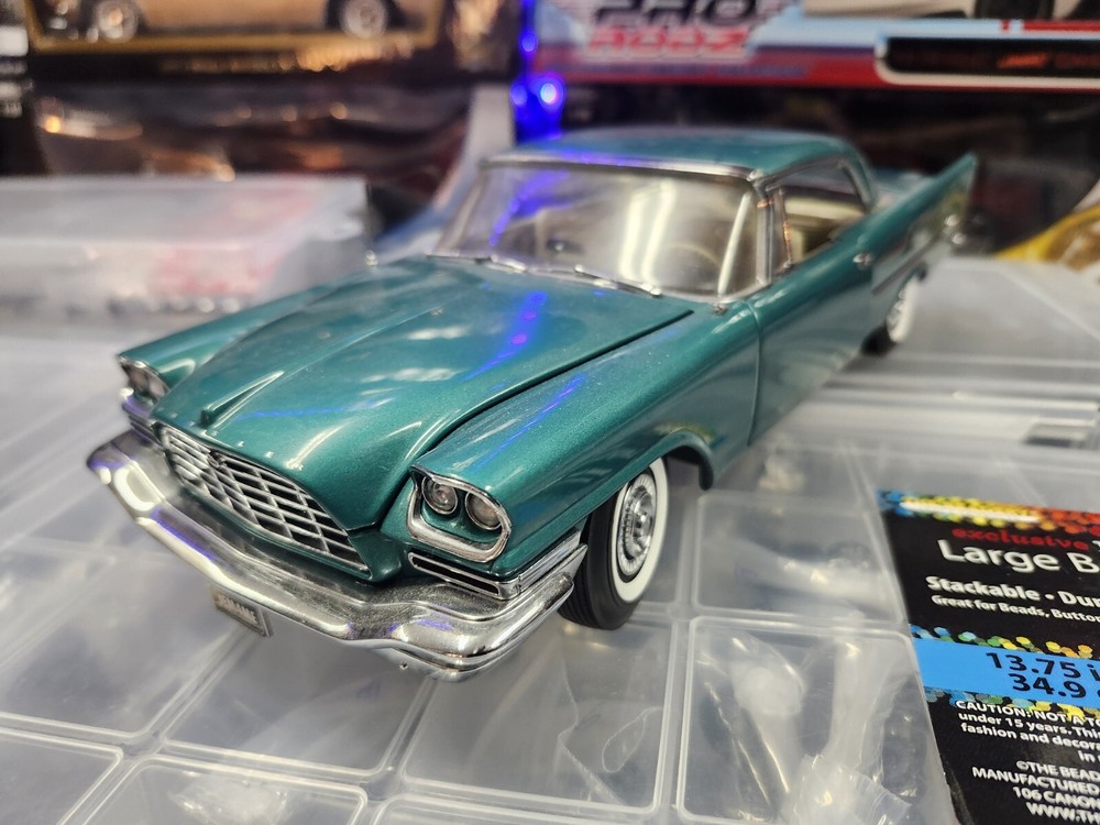 American Muscle Ertl Elite 1957 Chrysler 300C Diecast Model Car 1/18