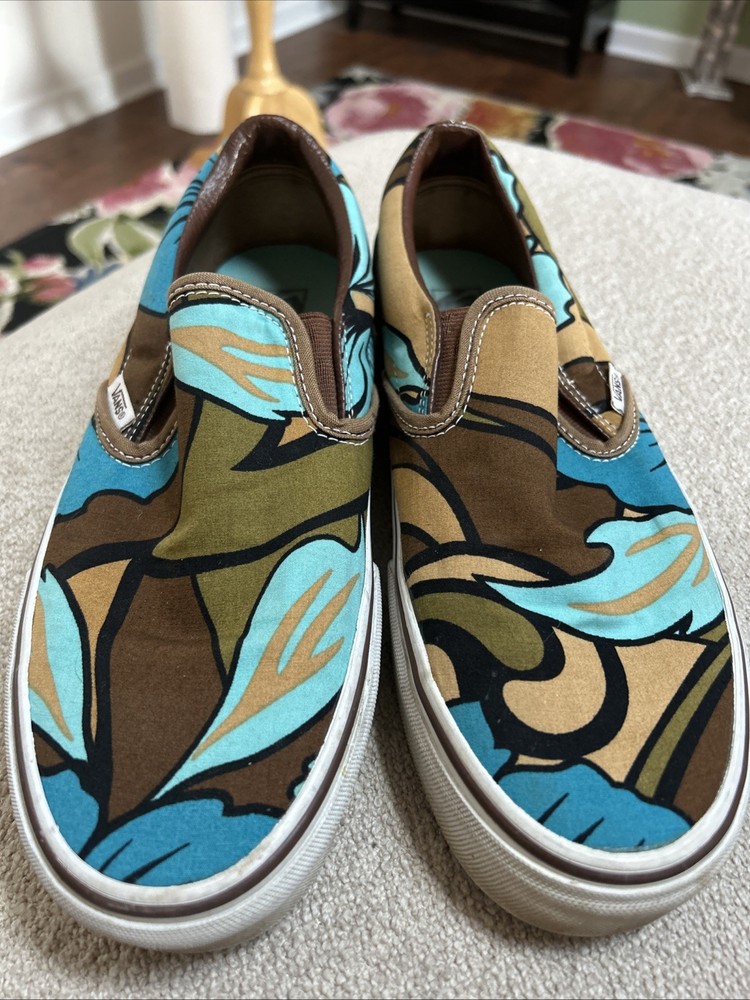 VANS Slip-On Classic Sneakers. Women’s size 10, mens 8 1/2.