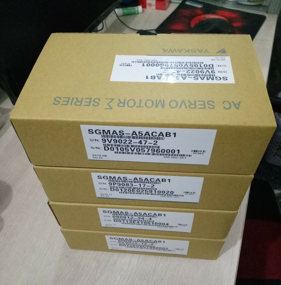 1PC AC SERVO MOTOR SGMAS-A5ACAB1 NEW ORIGINAL FREE EXPEDITED SHIPPING #A6-37
