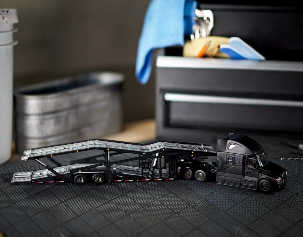 Hot Wheels Collectors Freightliner Cascadia Elite 64, Includes 5 random Mainline