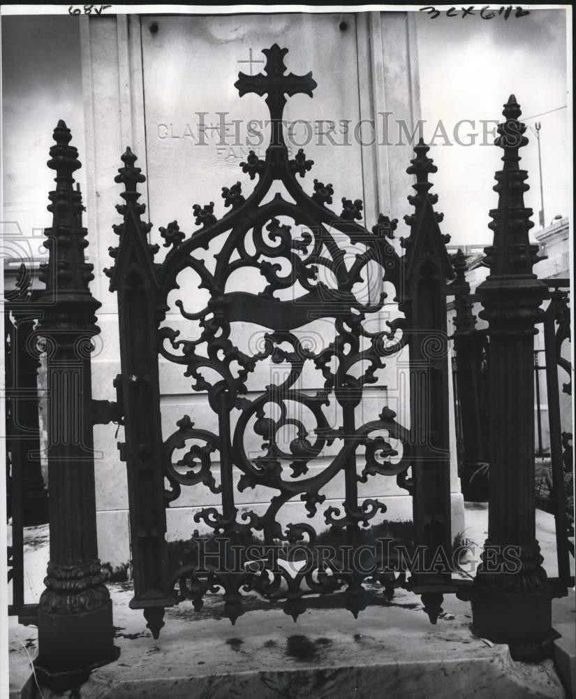 1974 Press Photo Tombs of New Orleans cemeteries made by artistic blacksmiths.