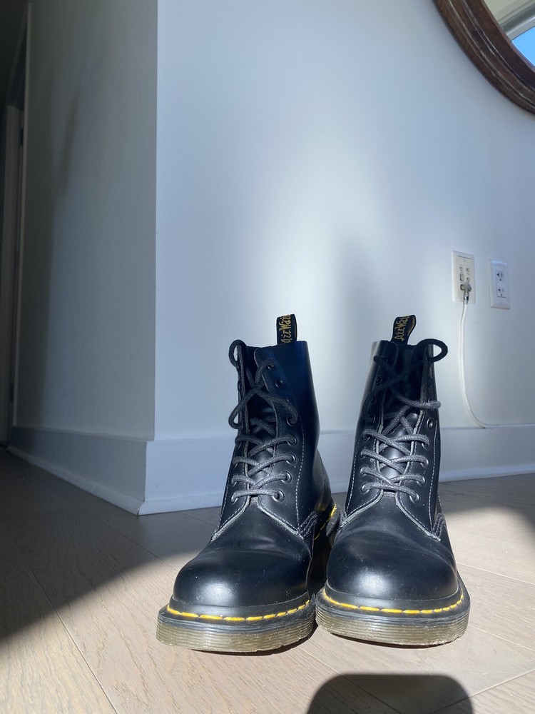 Dr. Martens Women's Clemency 8-Eye Heeled Black Smooth Boots US 7