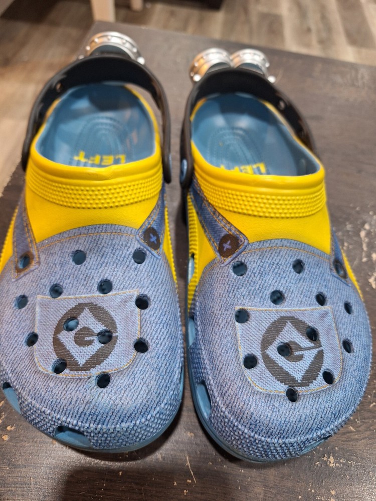 ADULT MINION CROCS SIZE MENS 10 WOMEN 8 PREOWNED