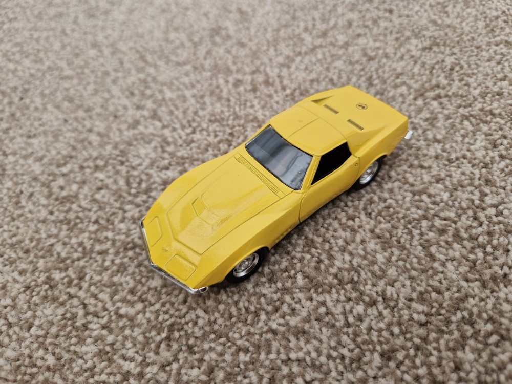 CORGI SOLIDO 1/43 CLASSIC 1966 CHEVROLET CORVETTE DIECAST MODEL CAR
