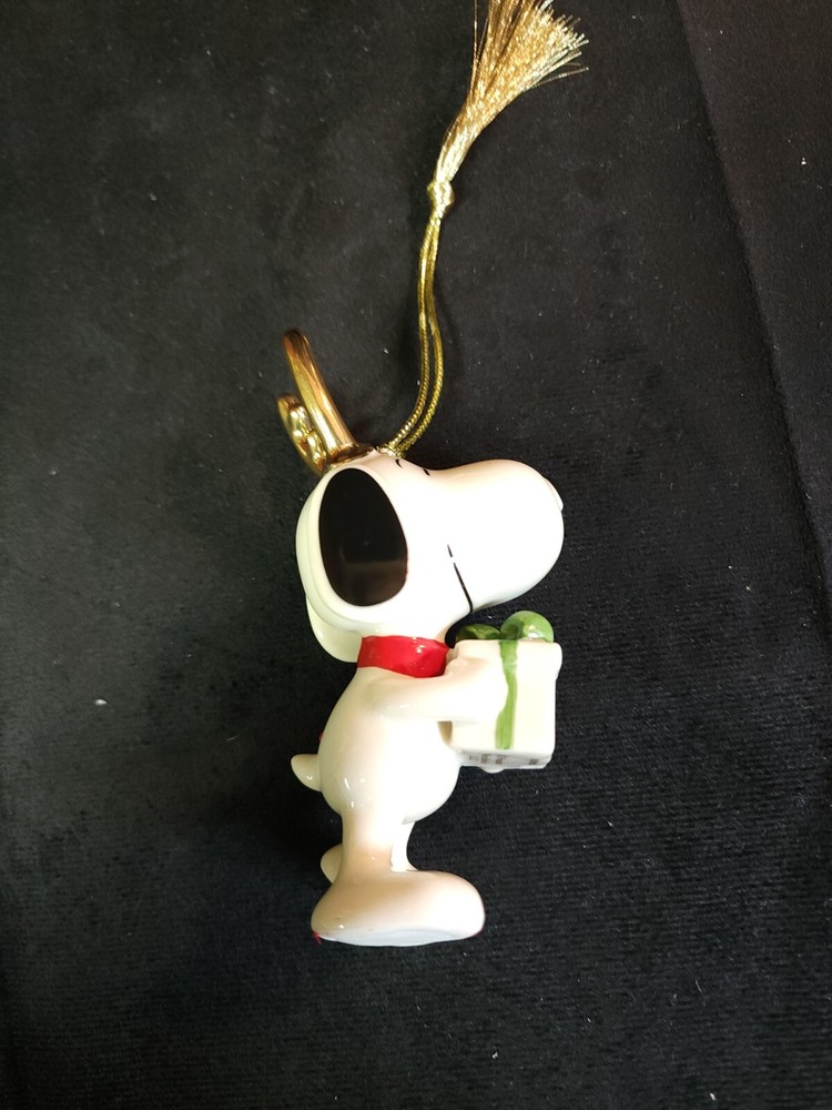 Lenox Snoopy Holiday Gift Ornament 895787