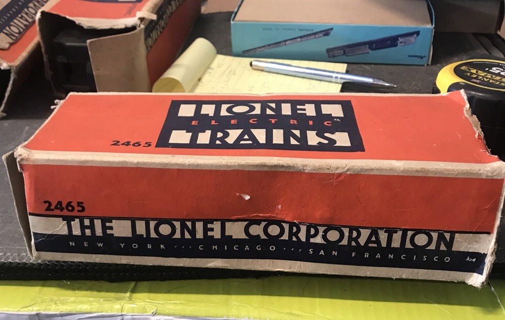 Lionel Postwar 2465 Sunoco 2 Dome Tanker Car with Original Box