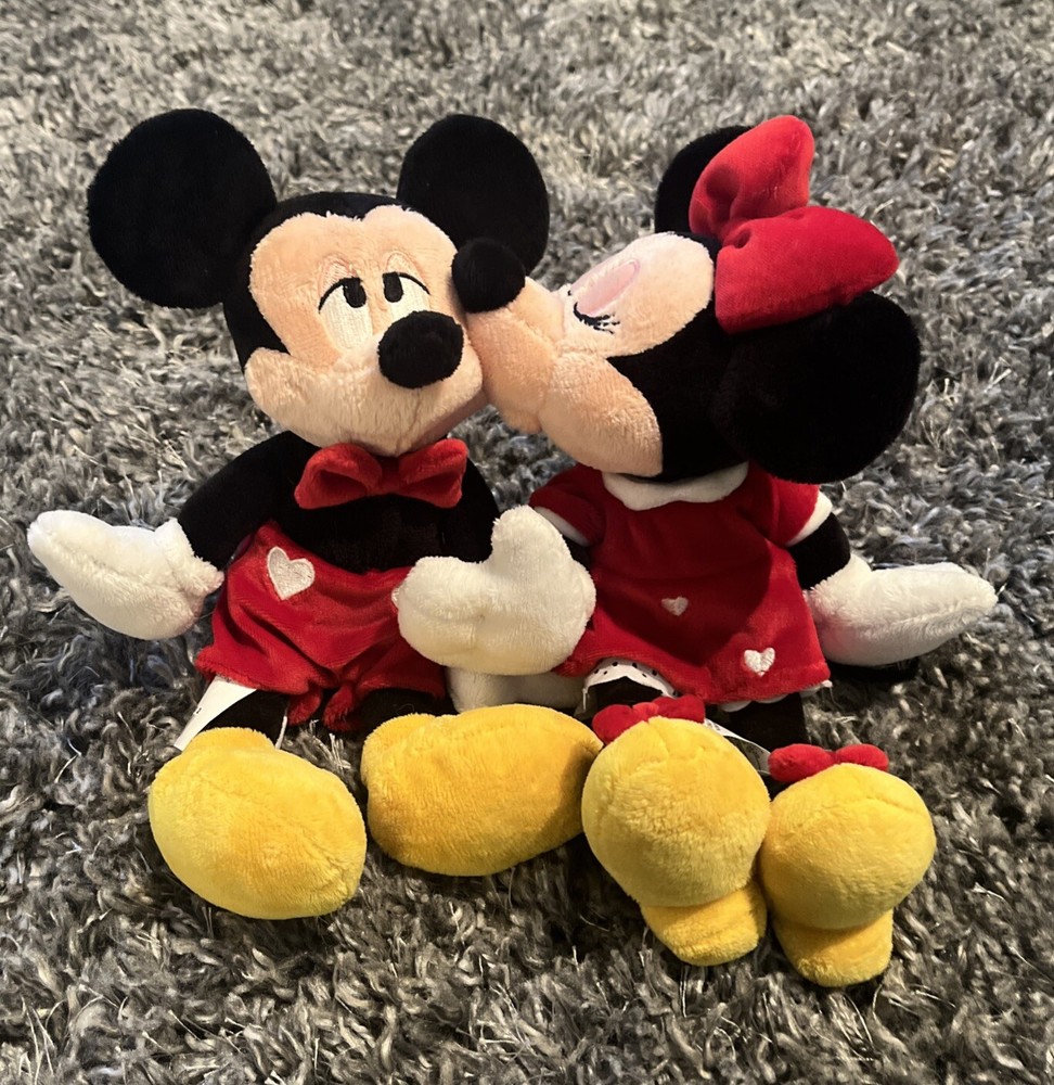 Disney Store Valentines Kiss Mickey & Minnie Plush W/Magnetic Kiss