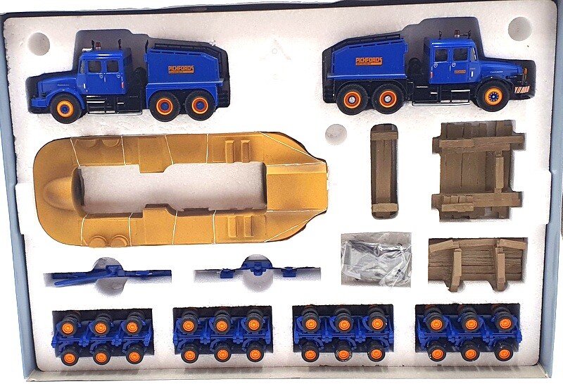 Corgi 1/50 Scale 18002 Scammell Contractor 2 With Bogie Trailer & Load Pickfords