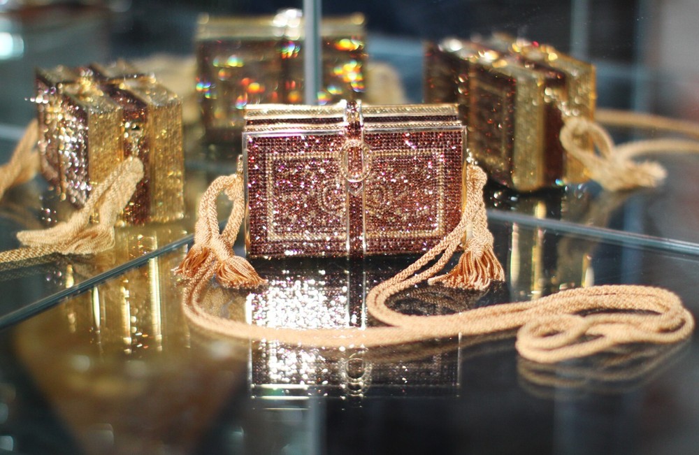 JUDITH LEIBER SWAROVSKI CRYSTAL STACK OF BOOKS GOLDEN SHOULDER BAG MINAUDIERE